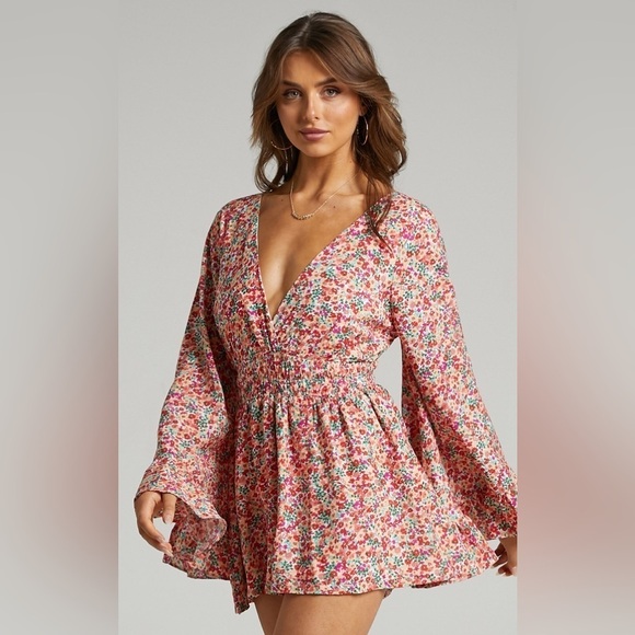 VICI Mila Long Flared Sleeve Playsuit In Floral - Picture 6 of 7